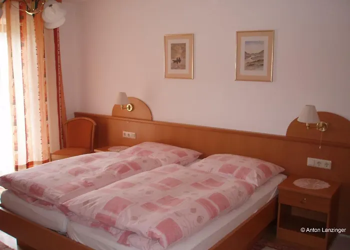 Casa de hóspedes Gaestehaus Lanzinger 3*